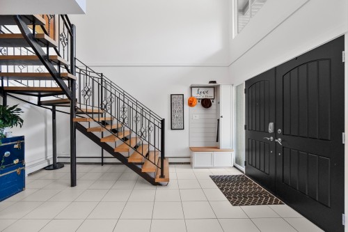 815 29Th Street E, North Vancouver, BC - Indoor Photo Showing Other Room
