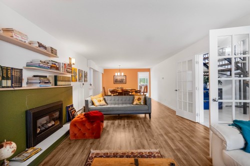 815 29Th Street E, North Vancouver, BC - Indoor Photo Showing Living Room With Fireplace