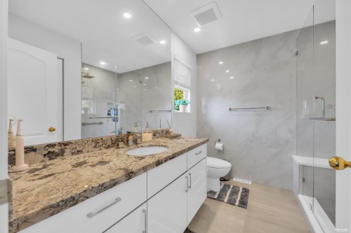 3898 Fromme Road, North Vancouver, BC - Indoor Photo Showing Bathroom