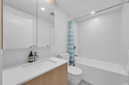910-318 Alderson Avenue, Coquitlam, BC - Indoor Photo Showing Bathroom