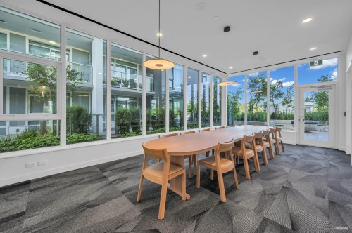 910-318 Alderson Avenue, Coquitlam, BC - Indoor Photo Showing Dining Room