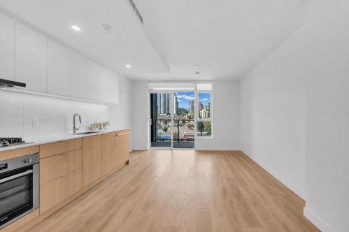 910-318 Alderson Avenue, Coquitlam, BC - Indoor Photo Showing Kitchen