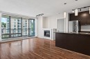 1408-39 Sixth Street, New Westminster, BC  - Indoor Photo Showing Kitchen With Fireplace With Upgraded Kitchen 