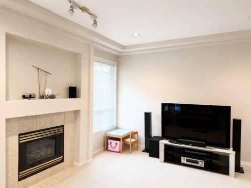 6051 Barnard Drive, Richmond, BC - Indoor Photo Showing Living Room With Fireplace