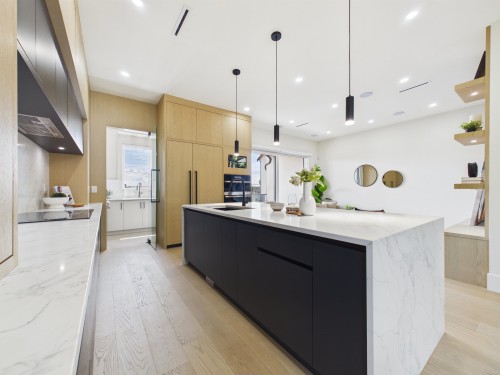 2-6512 Grant Street, Burnaby, BC - Indoor Photo Showing Kitchen With Upgraded Kitchen