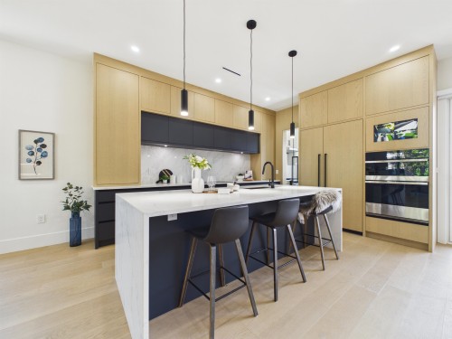 2-6512 Grant Street, Burnaby, BC - Indoor Photo Showing Kitchen With Upgraded Kitchen