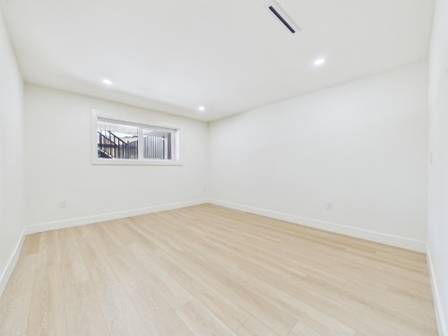 2-6512 Grant Street, Burnaby, BC - Indoor Photo Showing Other Room