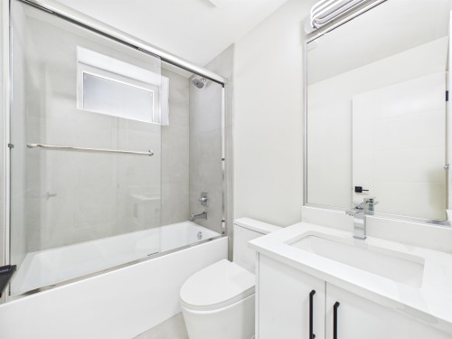 2-6512 Grant Street, Burnaby, BC - Indoor Photo Showing Bathroom