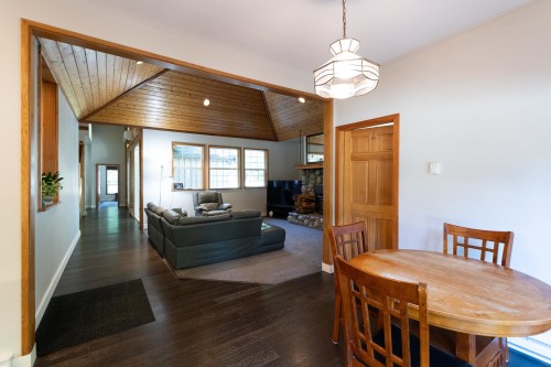 6979 Sechelt Inlet Road, Sechelt, BC - Indoor Photo Showing Dining Room