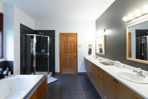6979 Sechelt Inlet Road, Sechelt, BC - Indoor Photo Showing Bathroom