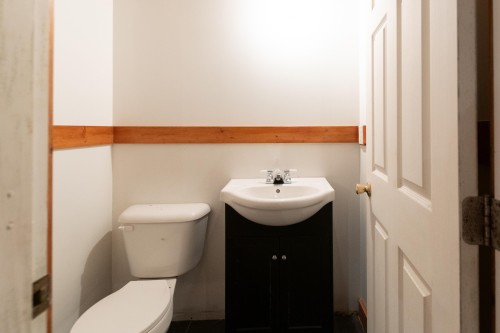 6979 Sechelt Inlet Road, Sechelt, BC - Indoor Photo Showing Bathroom