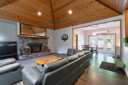 6979 Sechelt Inlet Road, Sechelt, BC - Indoor Photo Showing Living Room With Fireplace