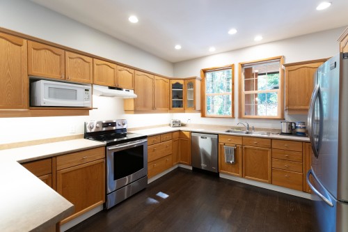6979 Sechelt Inlet Road, Sechelt, BC - Indoor Photo Showing Kitchen With Double Sink