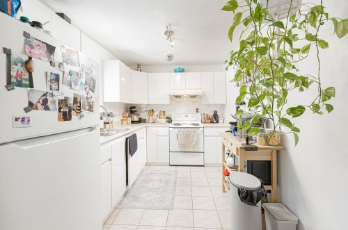 3529 Gladstone Street, Vancouver, BC - Indoor Photo Showing Kitchen