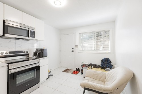 3529 Gladstone Street, Vancouver, BC - Indoor Photo Showing Kitchen