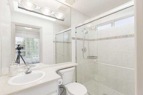 3529 Gladstone Street, Vancouver, BC - Indoor Photo Showing Bathroom