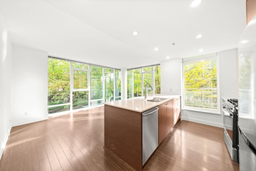 601-7371 Westminster Highway, Richmond, BC - Indoor Photo Showing Kitchen With Double Sink