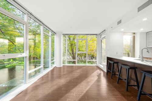 601-7371 Westminster Highway, Richmond, BC - Indoor