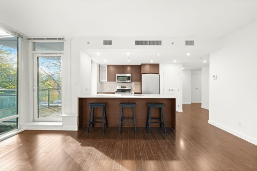 601-7371 Westminster Highway, Richmond, BC - Indoor Photo Showing Kitchen