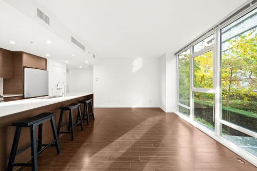 601-7371 Westminster Highway, Richmond, BC - Indoor