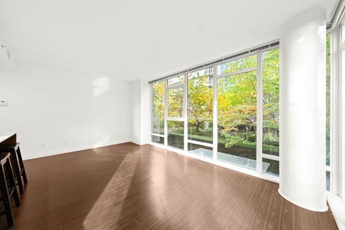 601-7371 Westminster Highway, Richmond, BC - Indoor Photo Showing Other Room