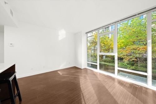601-7371 Westminster Highway, Richmond, BC - Indoor Photo Showing Other Room