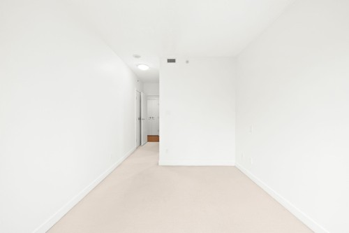 601-7371 Westminster Highway, Richmond, BC - Indoor Photo Showing Other Room