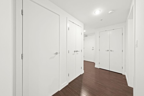 601-7371 Westminster Highway, Richmond, BC - Indoor Photo Showing Other Room