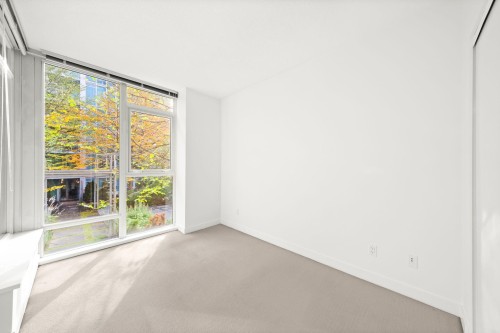 601-7371 Westminster Highway, Richmond, BC - Indoor Photo Showing Other Room