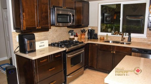 551 St Andrews Road, West Vancouver, BC - Indoor Photo Showing Kitchen With Double Sink