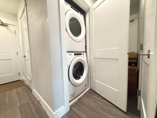 4413-2180 Kelly Avenue, Port Coquitlam, BC - Indoor Photo Showing Laundry Room