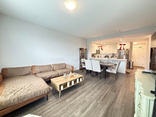 4413-2180 Kelly Avenue, Port Coquitlam, BC - Indoor Photo Showing Living Room