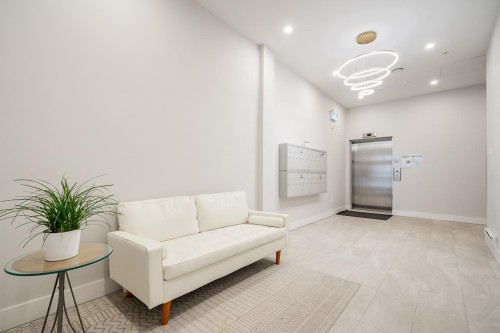 307-3050 Kingsway, Vancouver, BC - Indoor