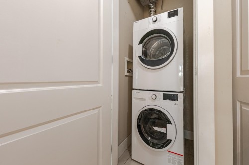 209-4885 Valley Drive, Vancouver, BC - Indoor Photo Showing Laundry Room