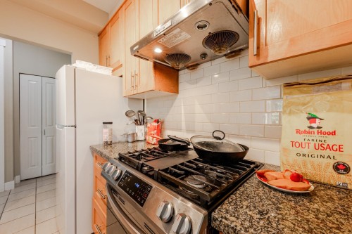 209-4885 Valley Drive, Vancouver, BC - Indoor Photo Showing Kitchen