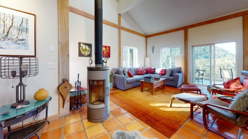 12899 Sunshine Coast Highway, Madeira Park, BC - Indoor Photo Showing Living Room