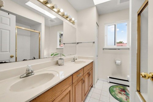 2038 26Th Avenue E, Vancouver, BC - Indoor Photo Showing Bathroom