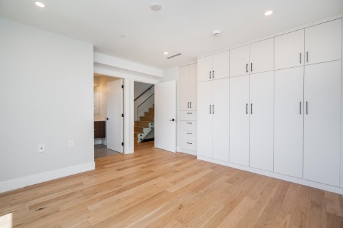 1-676 22Nd Avenue E, Vancouver, BC - Indoor Photo Showing Other Room