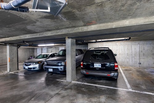 7-249 4Th Street E, North Vancouver, BC - Indoor Photo Showing Garage