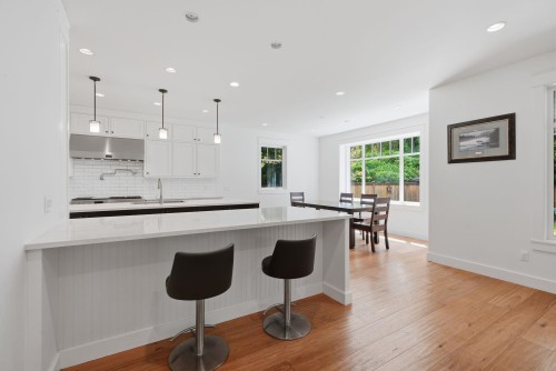 5116 1A Avenue, Delta, BC - Indoor Photo Showing Kitchen With Upgraded Kitchen