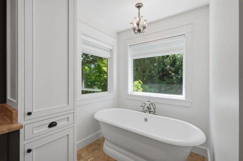 5116 1A Avenue, Delta, BC - Indoor Photo Showing Bathroom