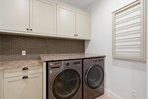 5116 1A Avenue, Delta, BC - Indoor Photo Showing Laundry Room