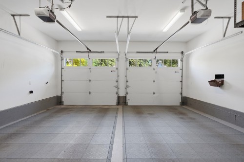 5116 1A Avenue, Delta, BC - Indoor Photo Showing Garage
