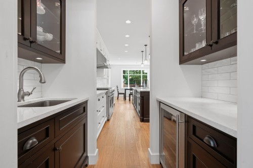 5116 1A Avenue, Delta, BC - Indoor Photo Showing Kitchen With Upgraded Kitchen