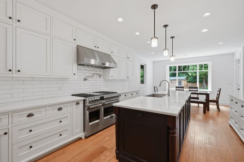 5116 1A Avenue, Delta, BC - Indoor Photo Showing Kitchen With Upgraded Kitchen