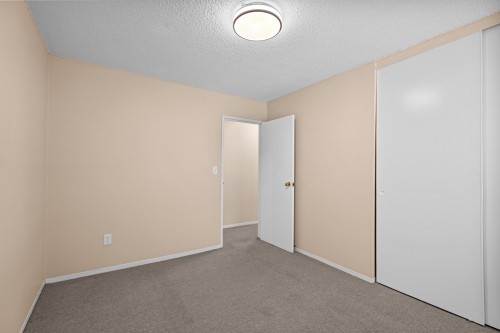 304-7200 Lindsay Road, Richmond, BC - Indoor Photo Showing Other Room
