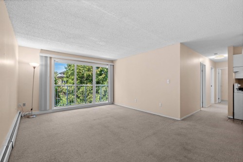 304-7200 Lindsay Road, Richmond, BC - Indoor