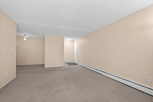 304-7200 Lindsay Road, Richmond, BC - Indoor Photo Showing Other Room