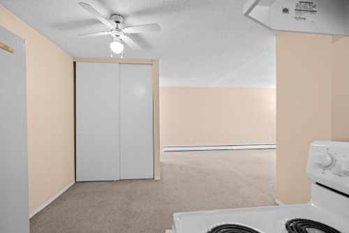 304-7200 Lindsay Road, Richmond, BC - Indoor