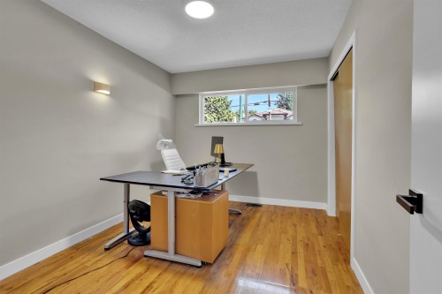 692 Blue Mountain Street, Coquitlam, BC - Indoor